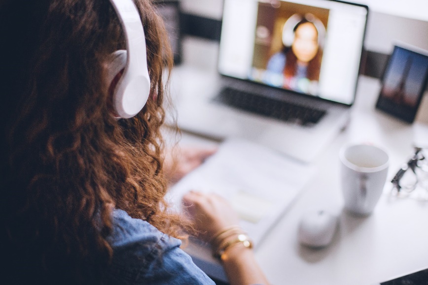 woman-screen-video-call